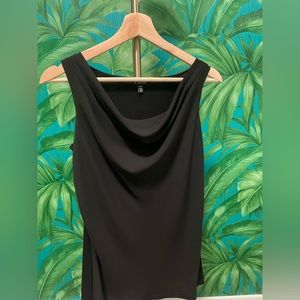 Scoop neck sleeveless top